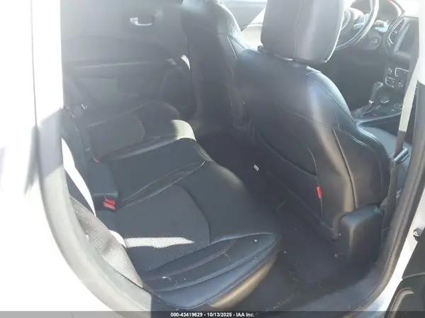 3C4NJDDB9JT199074 2018 JEEP COMPASS - Image 8
