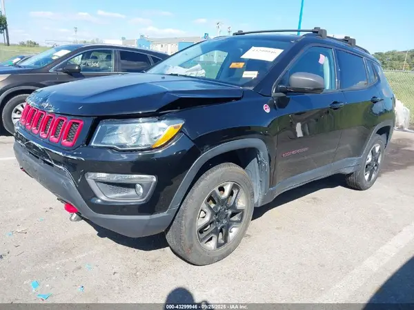 3C4NJDDB9JT207321 2018 JEEP COMPASS - Image 2