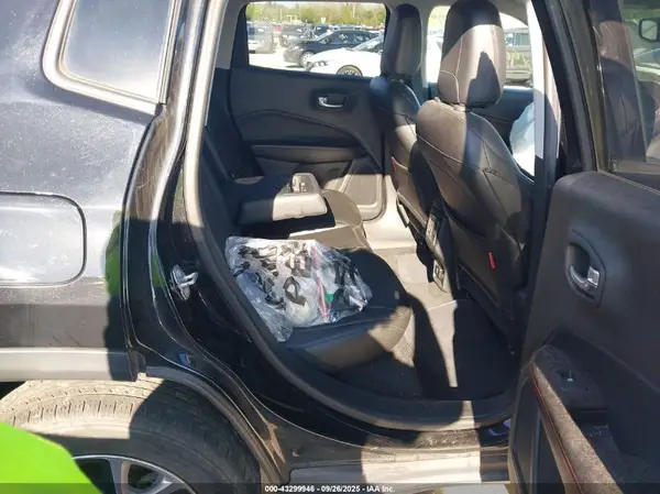 3C4NJDDB9JT207321 2018 JEEP COMPASS - Image 8
