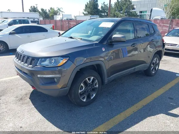 3C4NJDDB9JT235233 2018 JEEP COMPASS - Image 2