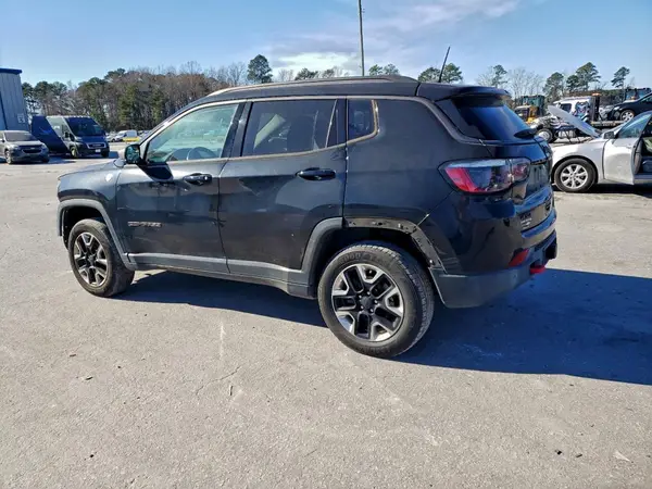 3C4NJDDB9JT239282 2018 JEEP COMPASS - Image 2