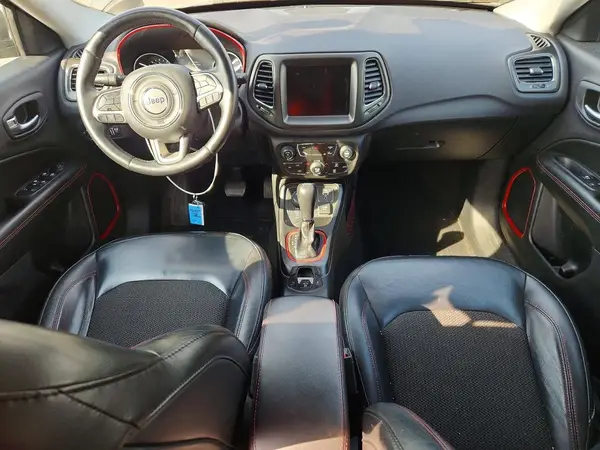 3C4NJDDB9JT241193 2018 JEEP COMPASS - Image 8
