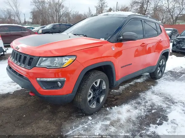 3C4NJDDB9JT255613 2018 JEEP COMPASS - Image 2