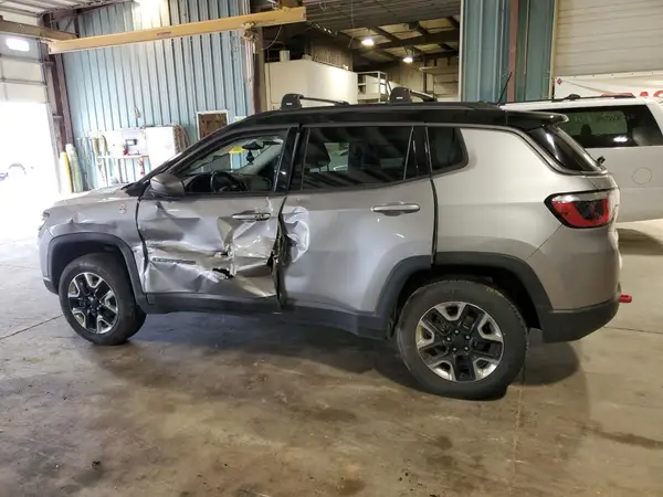 3C4NJDDB9JT256938 2018 JEEP COMPASS - Image 2