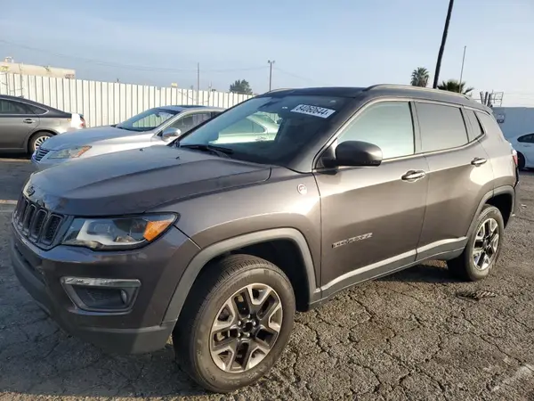 3C4NJDDB9JT270077 2018 JEEP COMPASS - Image 1