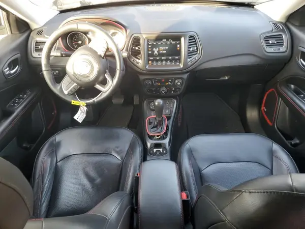 3C4NJDDB9JT270077 2018 JEEP COMPASS - Image 8