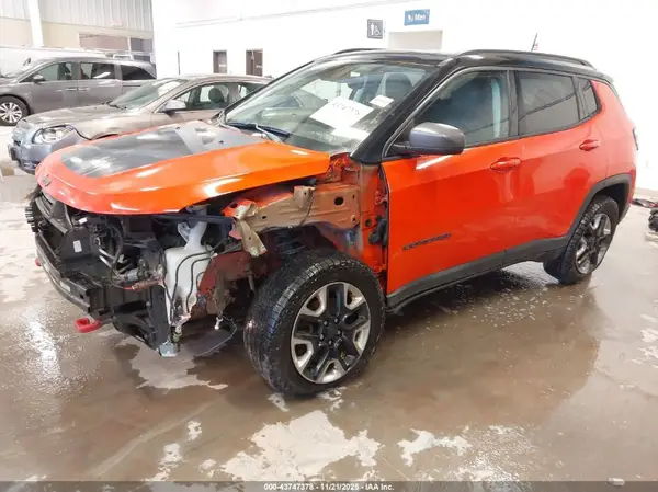 3C4NJDDB9JT270080 2018 JEEP COMPASS - Image 2
