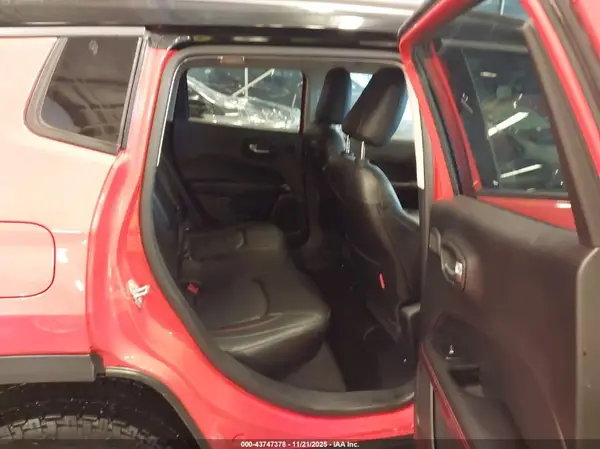 3C4NJDDB9JT270080 2018 JEEP COMPASS - Image 8