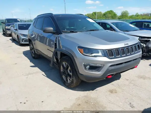 3C4NJDDB9JT272864 2018 JEEP COMPASS - Image 1