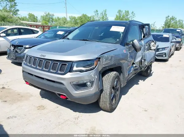 3C4NJDDB9JT272864 2018 JEEP COMPASS - Image 2