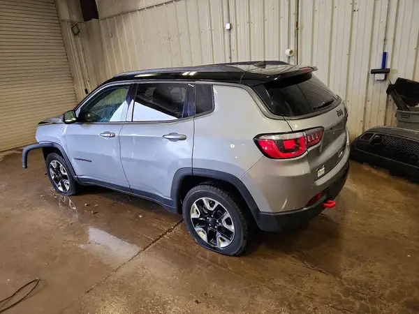 3C4NJDDB9JT284111 2018 JEEP COMPASS - Image 2