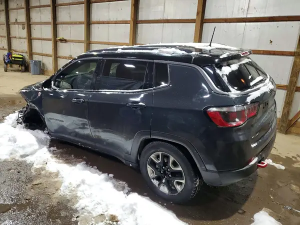 3C4NJDDB9JT314661 2018 JEEP COMPASS - Image 2