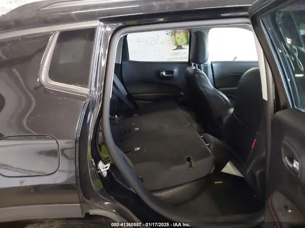 3C4NJDDB9JT366744 2018 JEEP COMPASS - Image 8