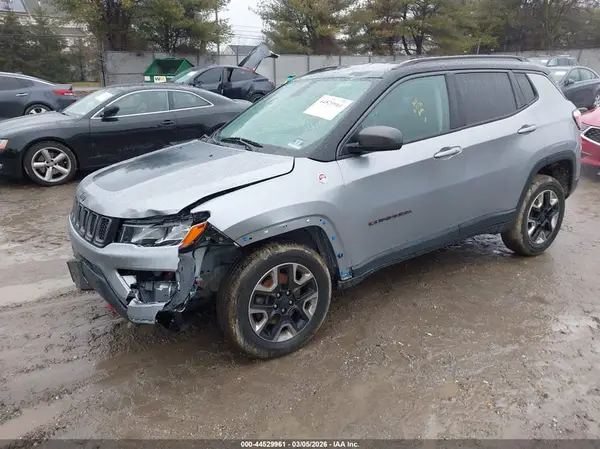 3C4NJDDB9JT371832 2018 JEEP COMPASS - Image 2