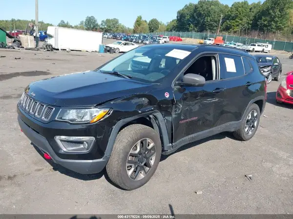 3C4NJDDB9JT373600 2018 JEEP COMPASS - Image 2