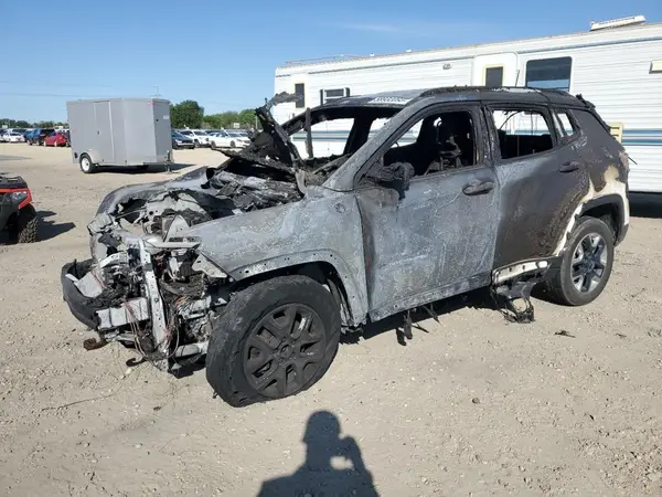 3C4NJDDB9JT419426 2018 JEEP COMPASS - Image 1