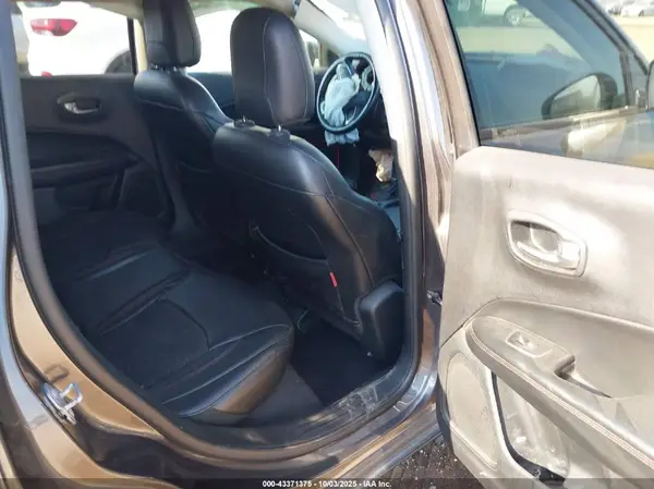 3C4NJDDB9JT441913 2018 JEEP COMPASS - Image 8