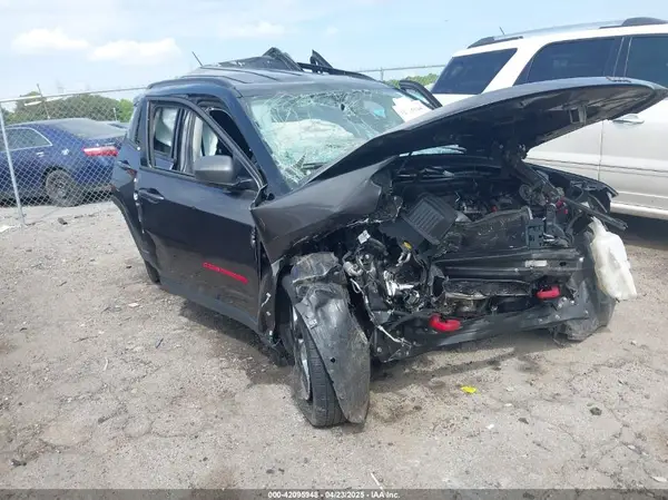 3C4NJDDB9JT441930 2018 JEEP COMPASS - Image 1