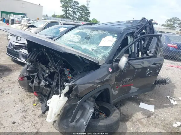 3C4NJDDB9JT441930 2018 JEEP COMPASS - Image 2