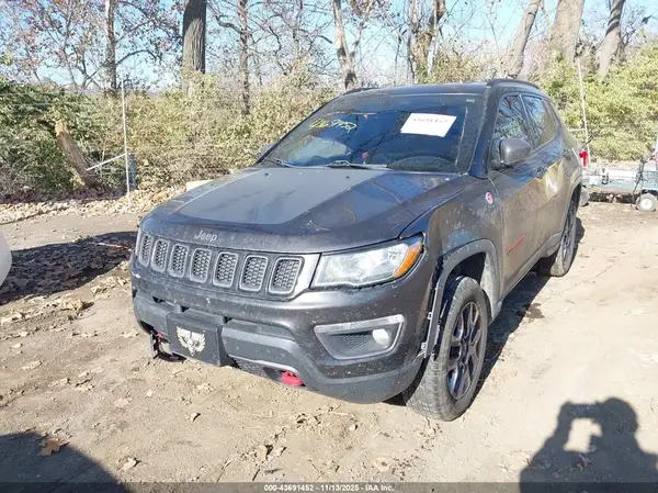 3C4NJDDB9JT441944 2018 JEEP COMPASS - Image 2