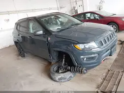 3C4NJDDB9JT499617 2018 JEEP COMPASS