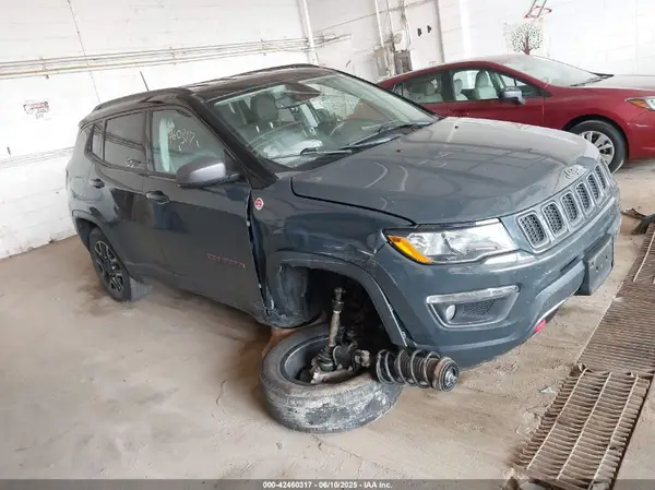3C4NJDDB9JT499617 2018 JEEP COMPASS - Image 1