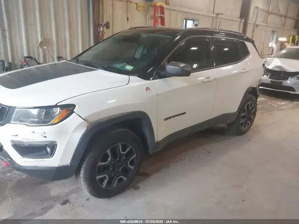 3C4NJDDB9JT501558 2018 JEEP COMPASS - Image 2