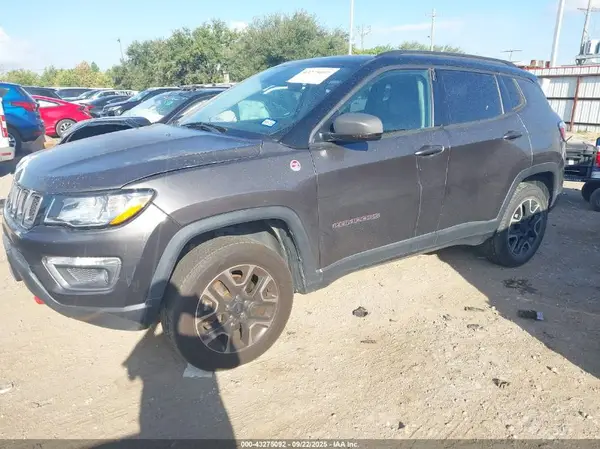 3C4NJDDB9KT594969 2019 JEEP COMPASS - Image 2