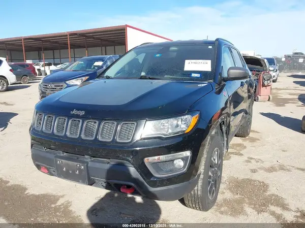 3C4NJDDB9KT595135 2019 JEEP COMPASS - Image 2