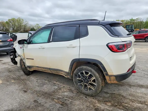 3C4NJDDB9KT597774 2019 JEEP COMPASS - Image 2