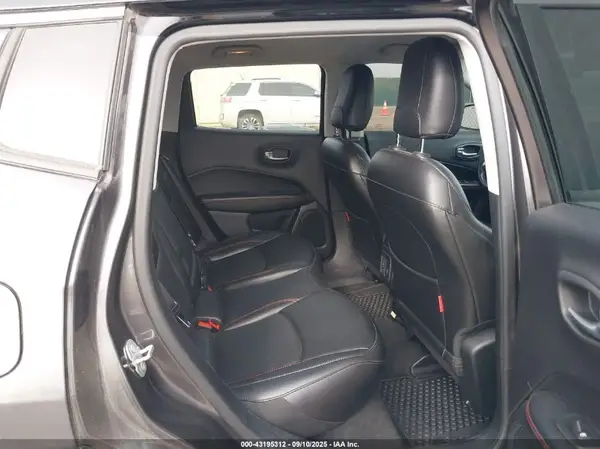 3C4NJDDB9KT697776 2019 JEEP COMPASS - Image 8