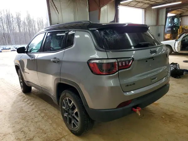 3C4NJDDB9KT702846 2019 JEEP COMPASS - Image 2