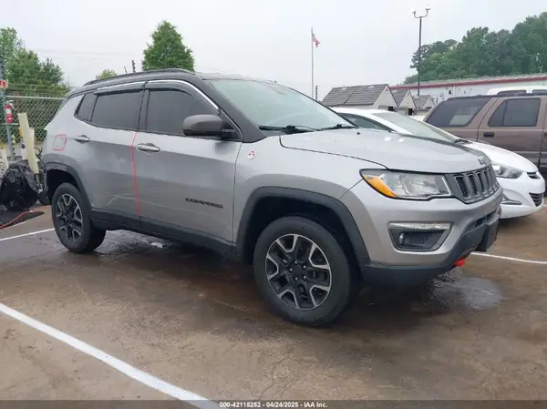 3C4NJDDB9KT721767 2019 JEEP COMPASS - Image 1