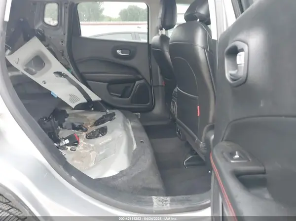3C4NJDDB9KT721767 2019 JEEP COMPASS - Image 8