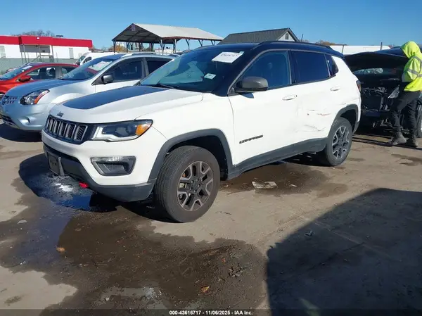 3C4NJDDB9KT727827 2019 JEEP COMPASS - Image 2
