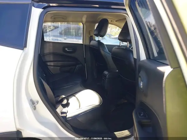 3C4NJDDB9KT727827 2019 JEEP COMPASS - Image 8