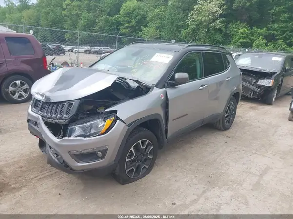 3C4NJDDB9KT739654 2019 JEEP COMPASS - Image 2