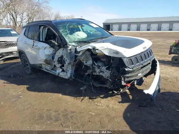 3C4NJDDB9KT752551 2019 JEEP COMPASS - Image 1