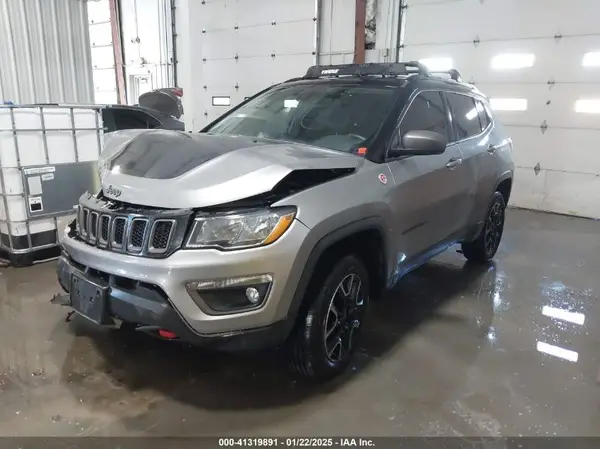 3C4NJDDB9KT765459 2019 JEEP COMPASS - Image 2