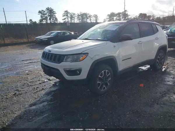 3C4NJDDB9KT775862 2019 JEEP COMPASS - Image 2