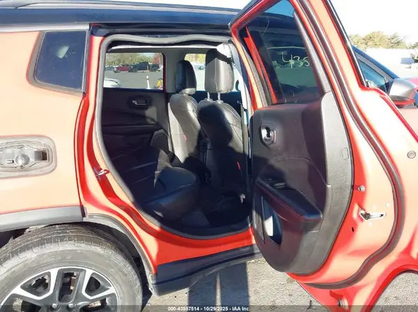 3C4NJDDB9KT780589 2019 JEEP COMPASS - Image 8
