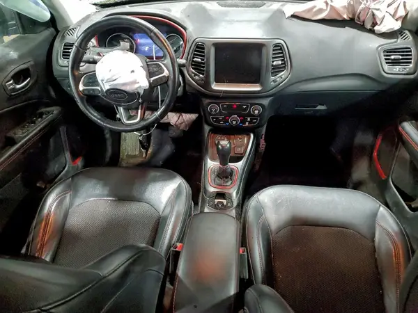 3C4NJDDB9KT849068 2019 JEEP COMPASS - Image 8