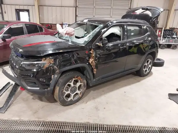 3C4NJDDB9NT157896 2022 JEEP COMPASS - Image 2