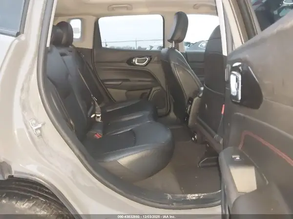 3C4NJDDB9NT203694 2022 JEEP COMPASS - Image 8