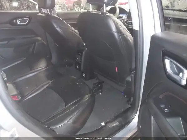 3C4NJDDB9NT208927 2022 JEEP COMPASS - Image 8