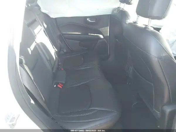 3C4NJDDBXHP651827 2017 JEEP COMPASS - Image 8