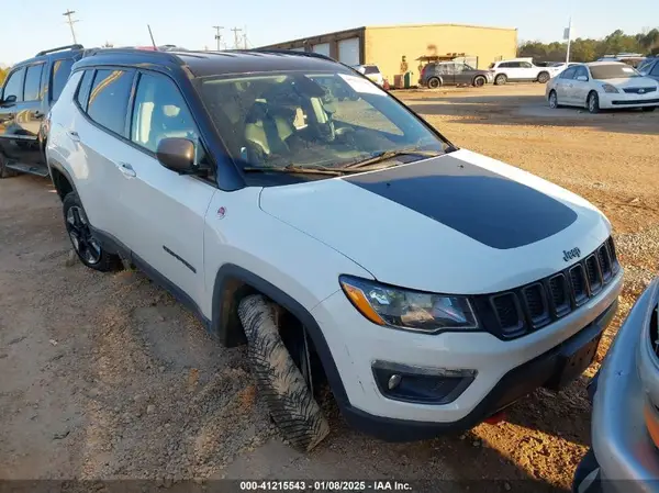 3C4NJDDBXJT199178 2018 JEEP COMPASS - Image 1