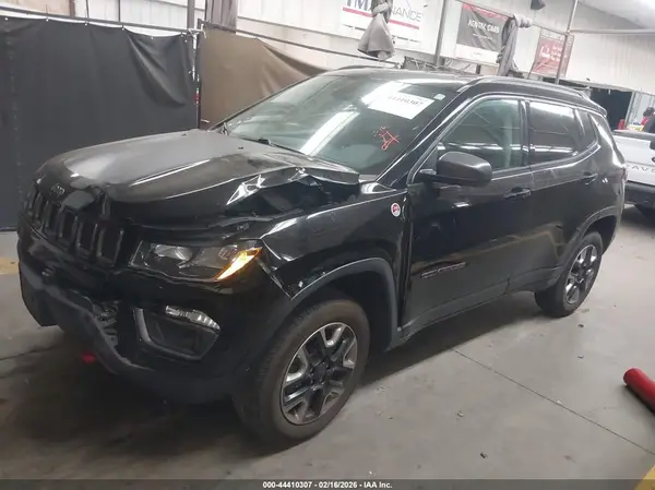 3C4NJDDBXJT207344 2018 JEEP COMPASS - Image 2