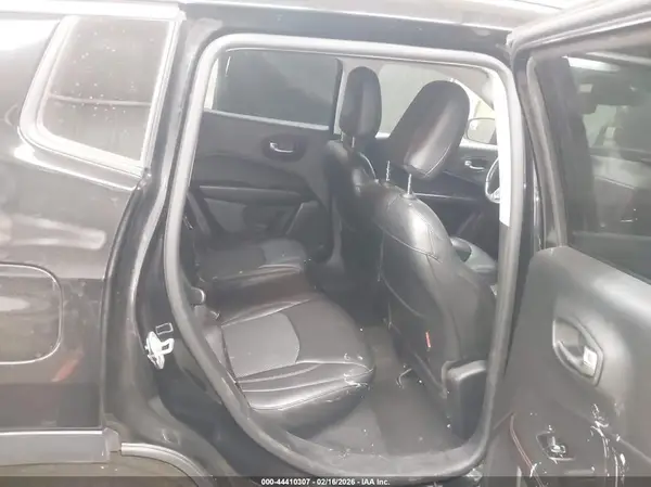 3C4NJDDBXJT207344 2018 JEEP COMPASS - Image 8