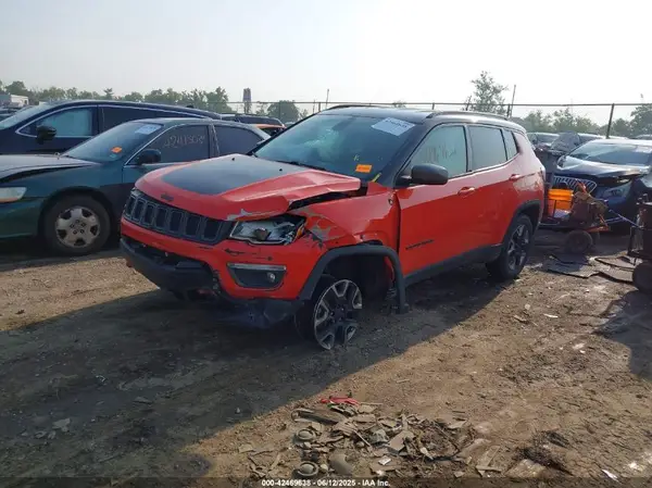 3C4NJDDBXJT212723 2018 JEEP COMPASS - Image 2